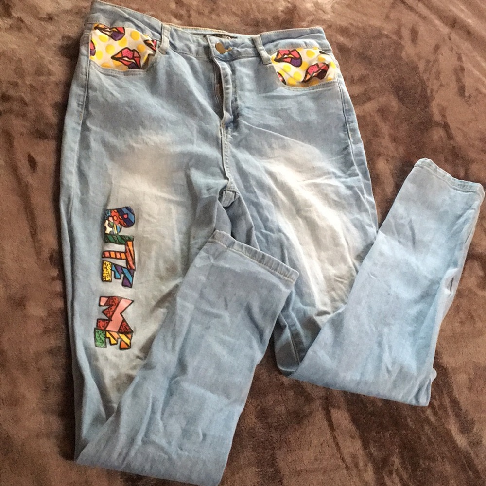 BITE ME JEANS!! - Picture 4 of 5